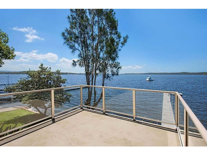 57 Gordon Ave, Summerland Point NSW 2259 the real estate agency