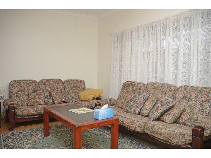 4 Ourringo Ave, Lake Haven NSW 2263