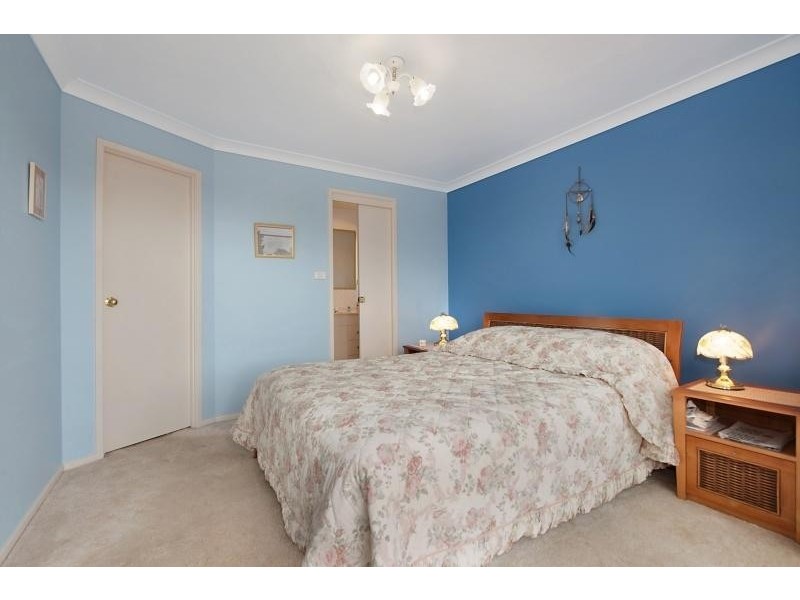 4 Sally Cl, Lake Haven NSW 2263