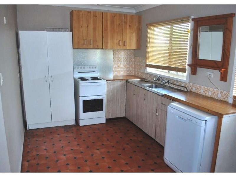 1 Donald  Ave, Kanwal NSW 2259