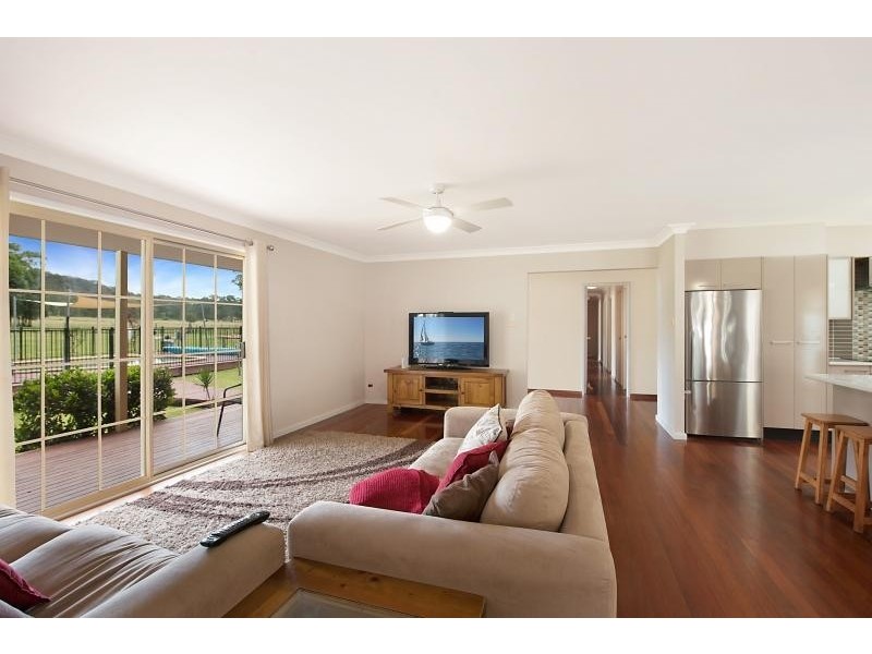 242 Durren Rd, Jilliby NSW 2259