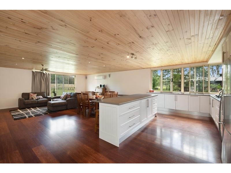 242 Durren Rd, Jilliby NSW 2259