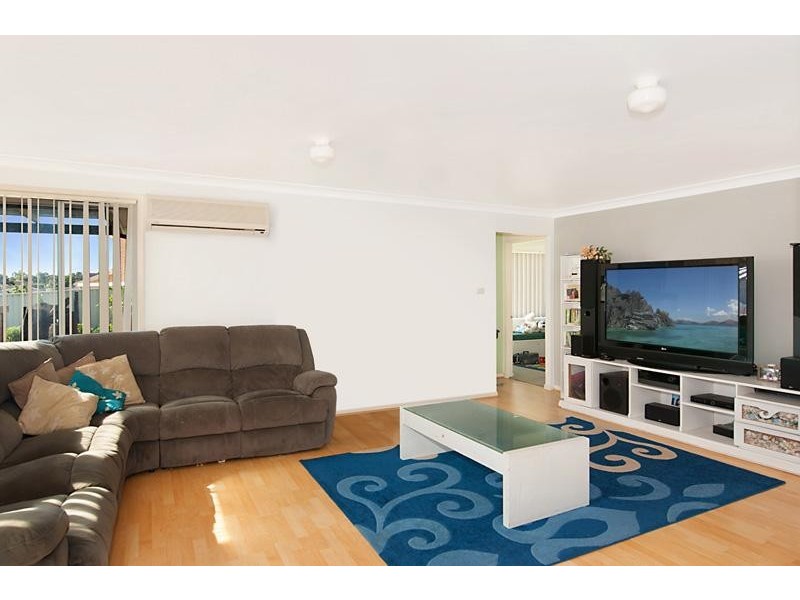 17 Foxtail Cres, Woongarrah NSW 2259