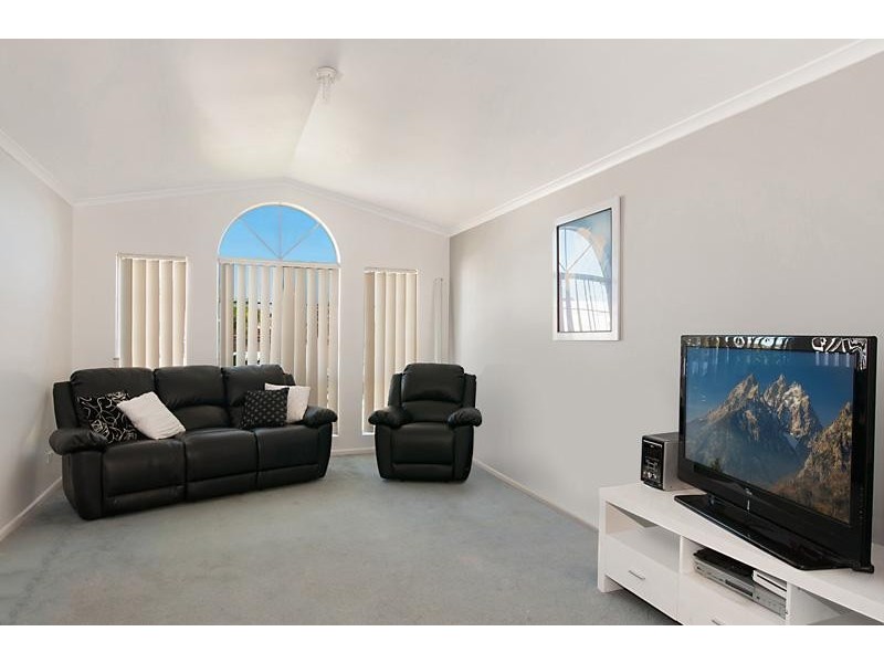 17 Foxtail Cres, Woongarrah NSW 2259