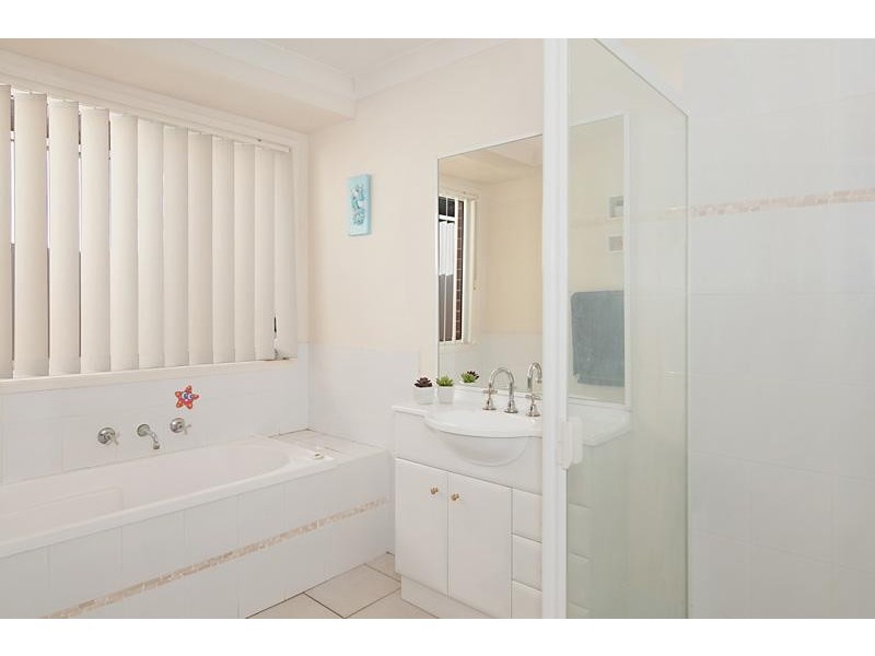 17 Foxtail Cres, Woongarrah NSW 2259