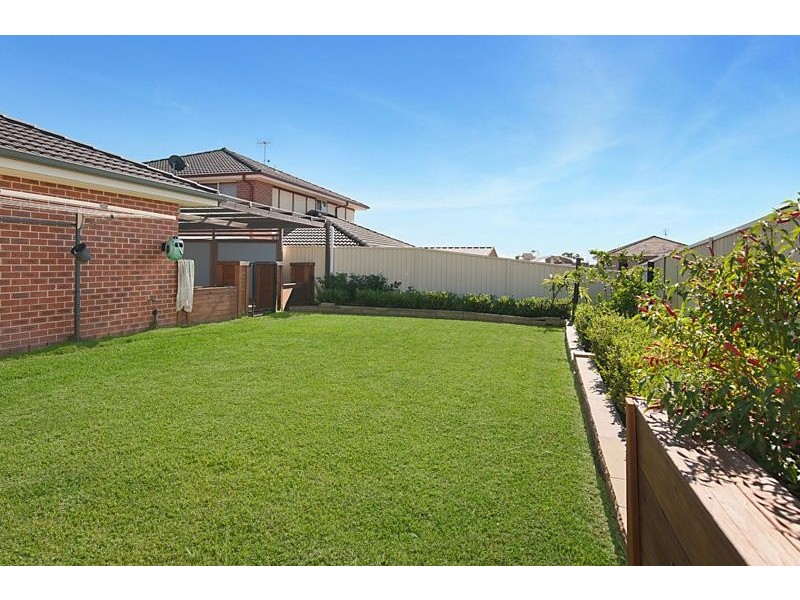 17 Foxtail Cres, Woongarrah NSW 2259