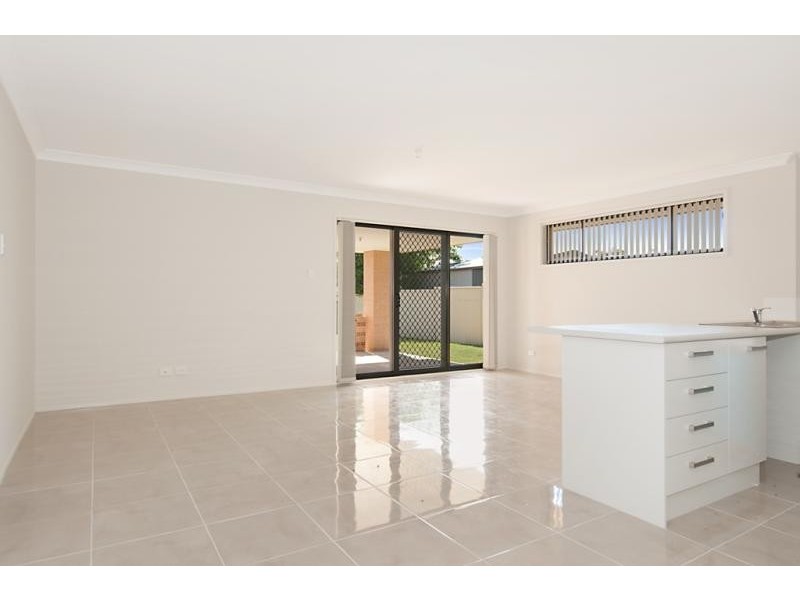 74 Catherine St, Mannering Park NSW 2259