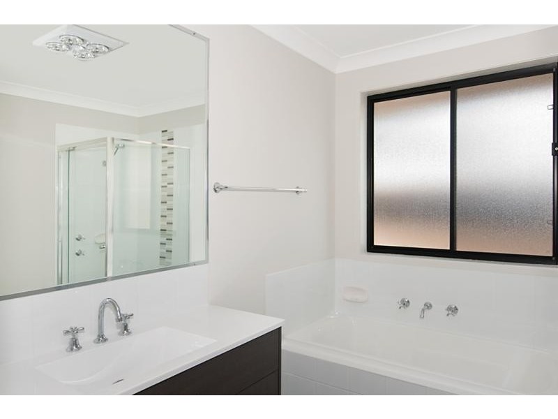 74 Catherine St, Mannering Park NSW 2259
