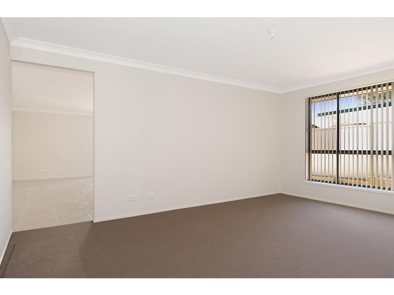 74 Catherine St, Mannering Park NSW 2259
