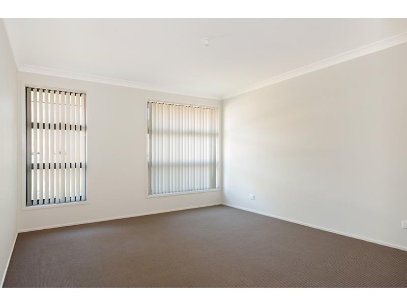 74 Catherine St, Mannering Park NSW 2259