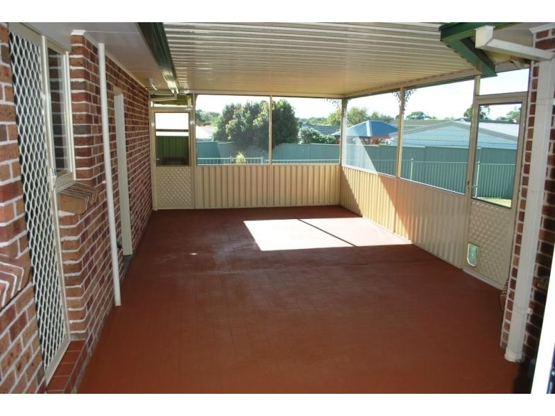 2 Eton Ct, Lake Haven NSW 2263