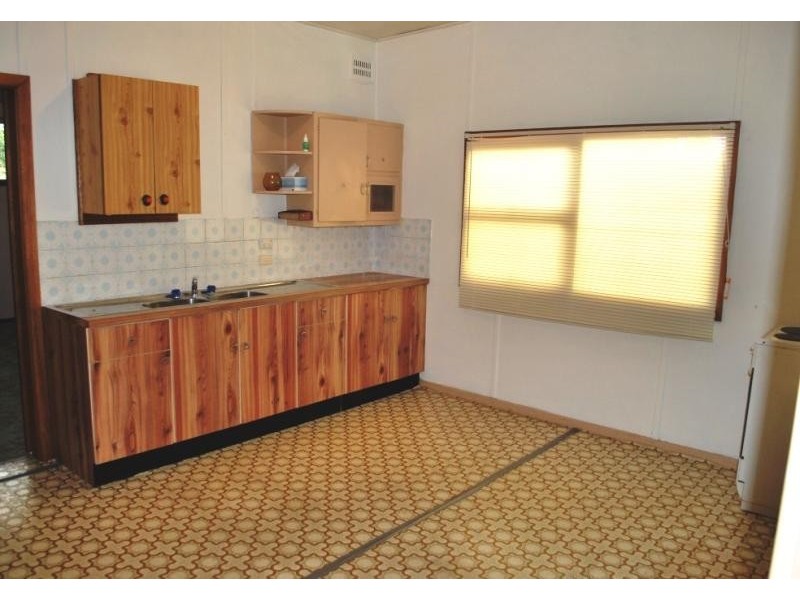 1 Eighth Ave, Toukley NSW 2263