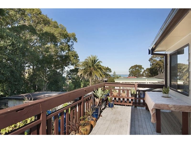 17 Taminga Rd, Gorokan NSW 2263