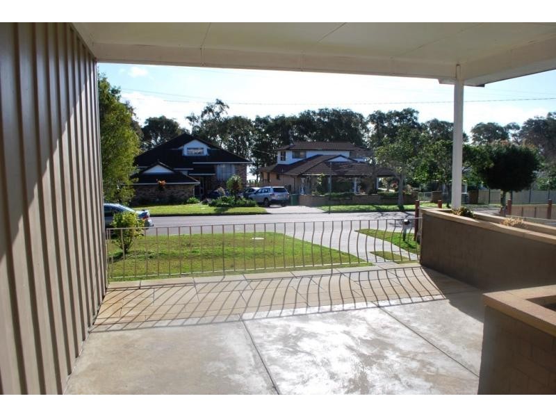27 Leonard Ave, Toukley NSW 2263