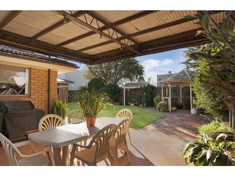 15 Ray St, Toukley NSW 2263