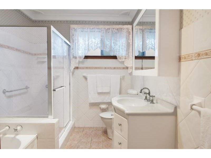 15 Ray St, Toukley NSW 2263