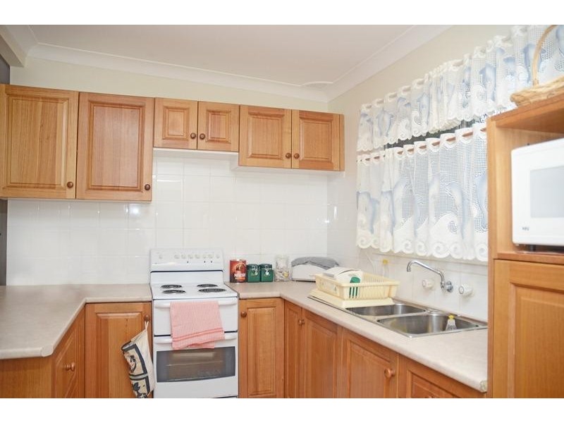 4 Ourringo Ave, Lake Haven NSW 2263