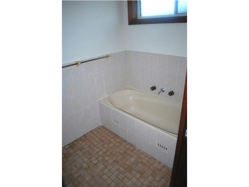 4 Seventh Ave, Toukley NSW 2263