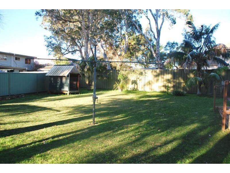 4 Seventh Ave, Toukley NSW 2263
