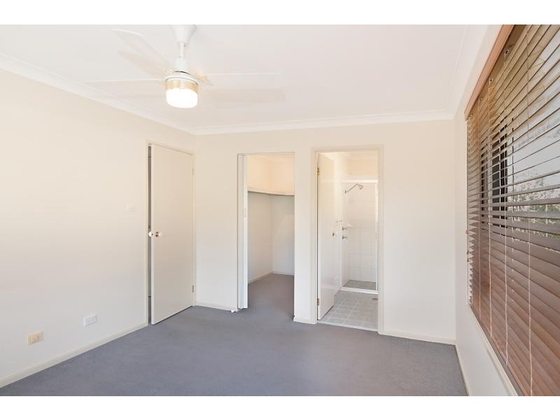 18 Glider St, Wadalba NSW 2259