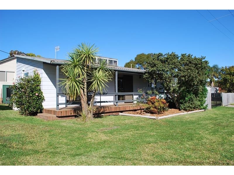8 Oakland Ave, Wyongah NSW 2259