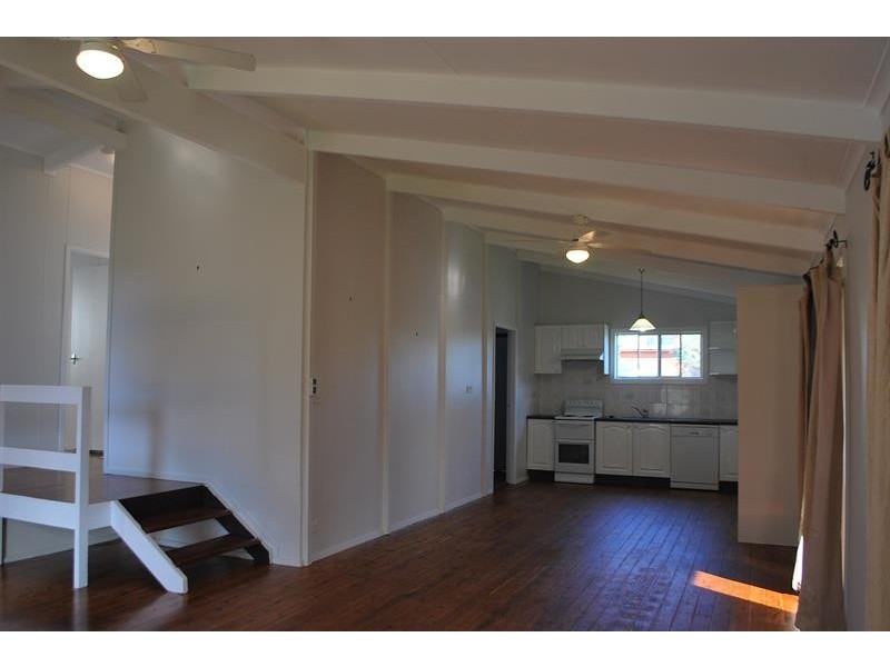 8 Oakland Ave, Wyongah NSW 2259
