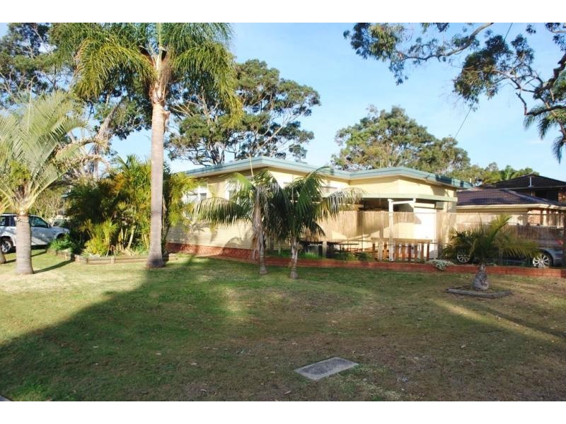 43 Minnamurra Rd, Gorokan NSW 2263