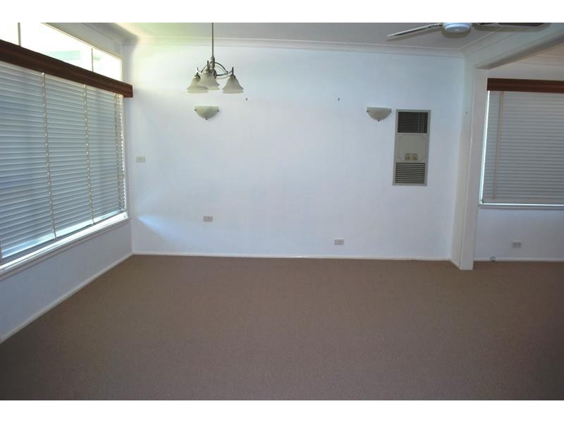 43 Minnamurra Rd, Gorokan NSW 2263