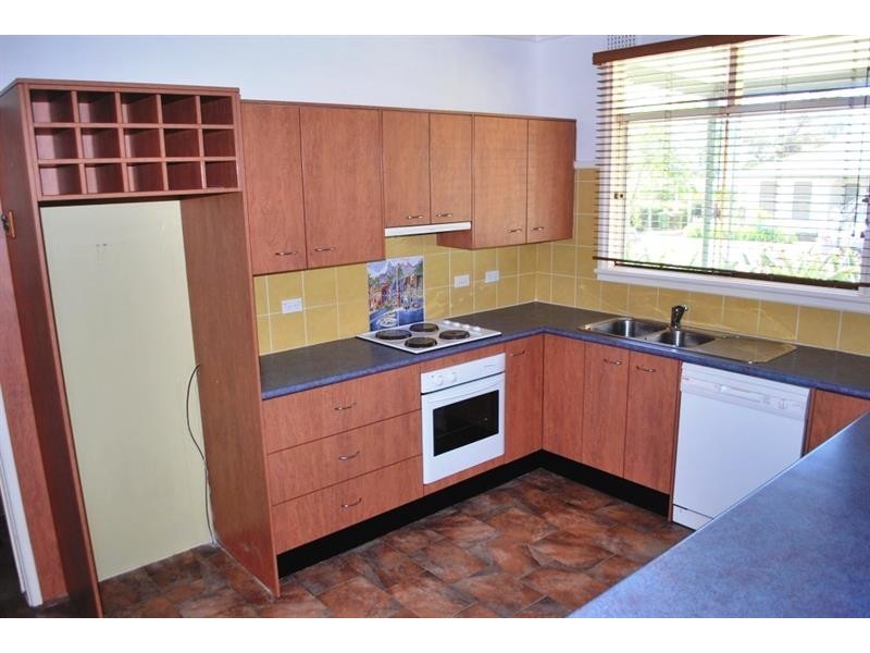 43 Minnamurra Rd, Gorokan NSW 2263