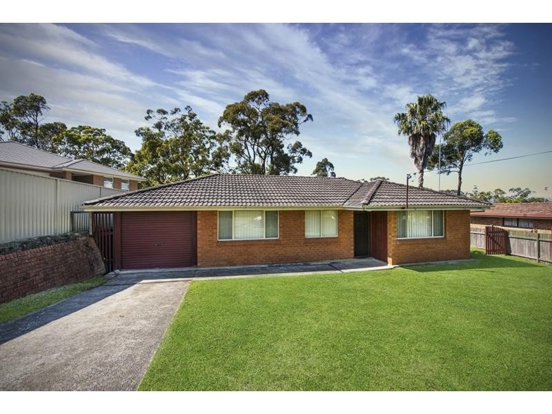 8 Morcombe Cl, Gorokan NSW 2263