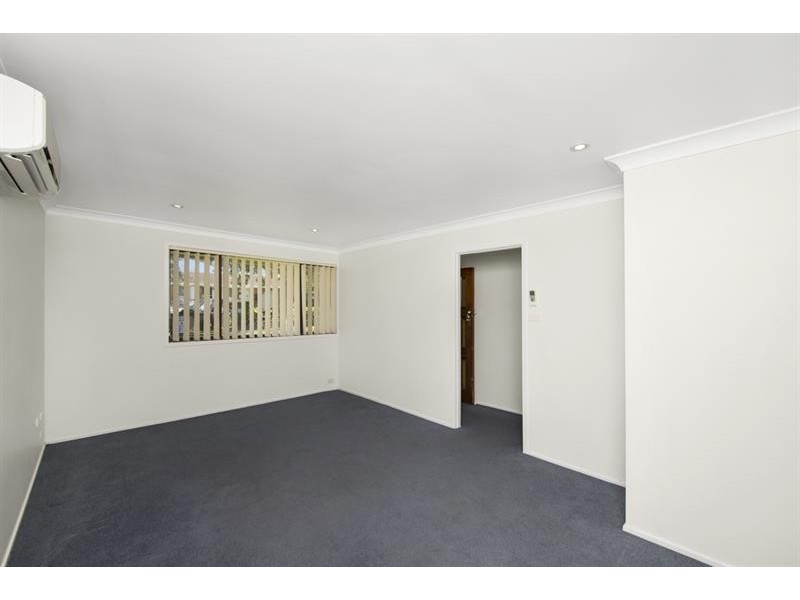 8 Morcombe Cl, Gorokan NSW 2263