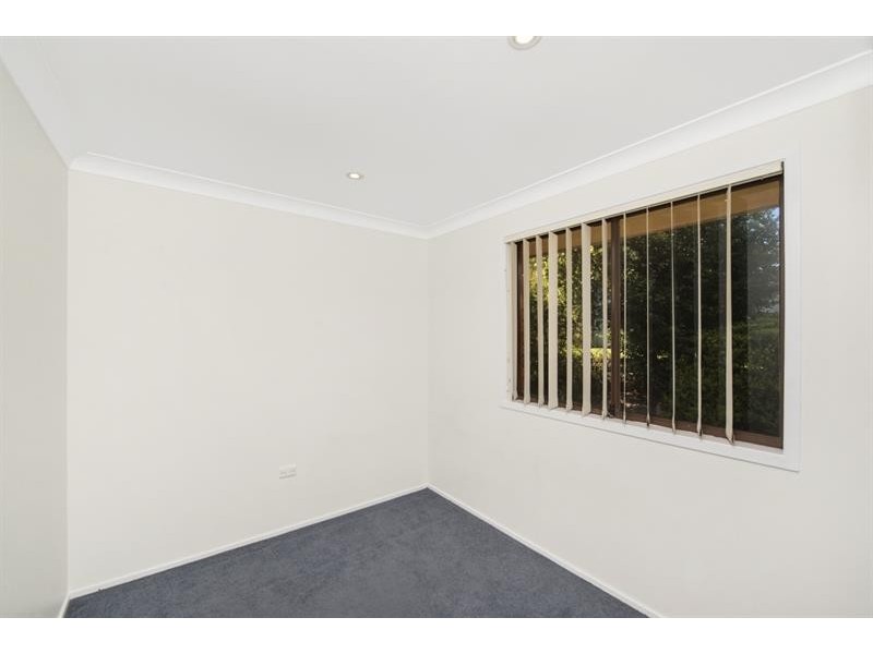 8 Morcombe Cl, Gorokan NSW 2263
