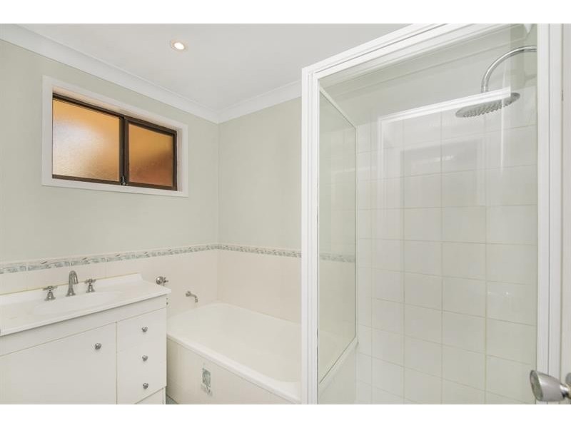 8 Morcombe Cl, Gorokan NSW 2263