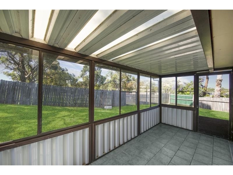 8 Morcombe Cl, Gorokan NSW 2263