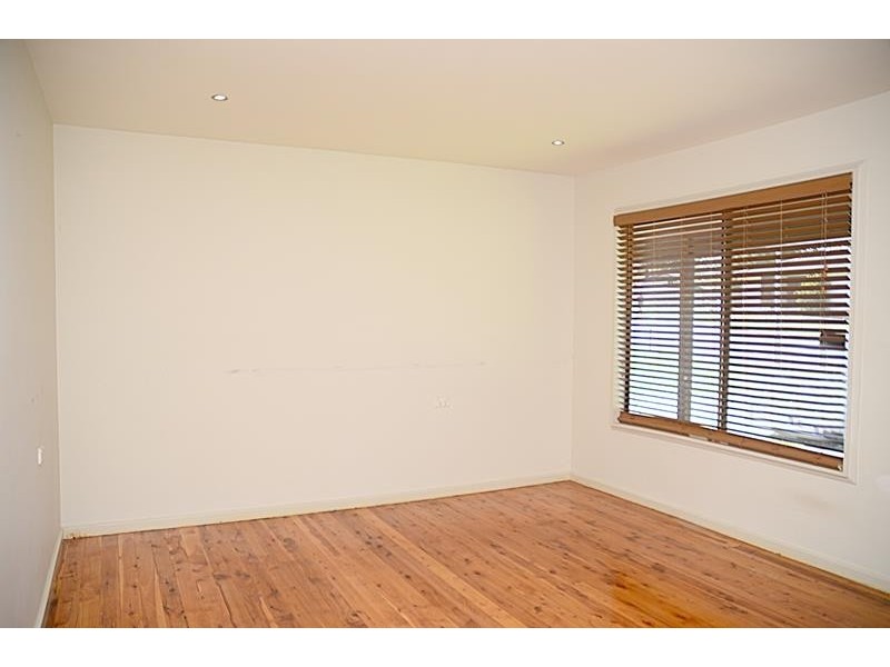 67 Gorokan Dr, Lake Haven NSW 2263