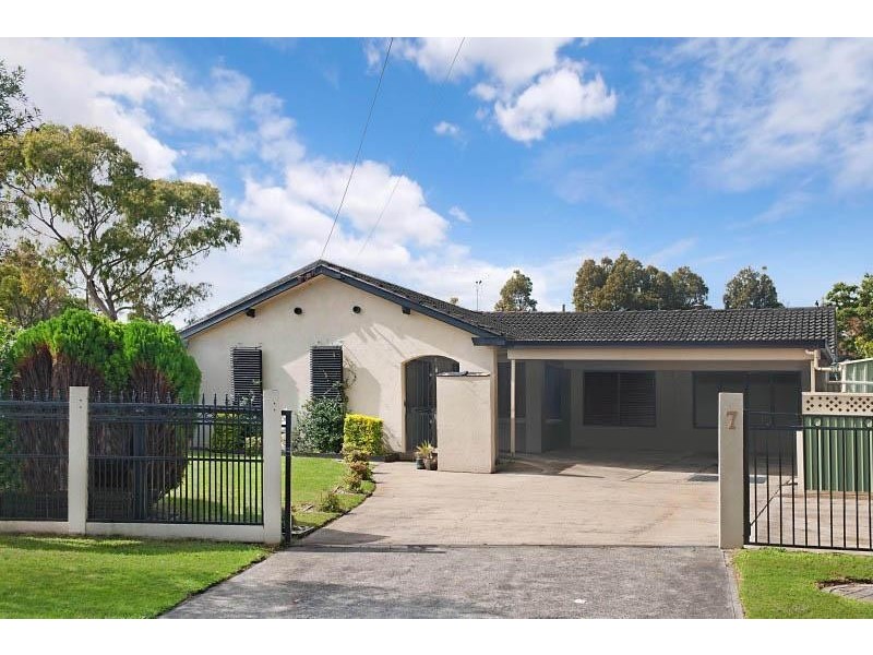 7 Stephen St, Kanwal NSW 2259