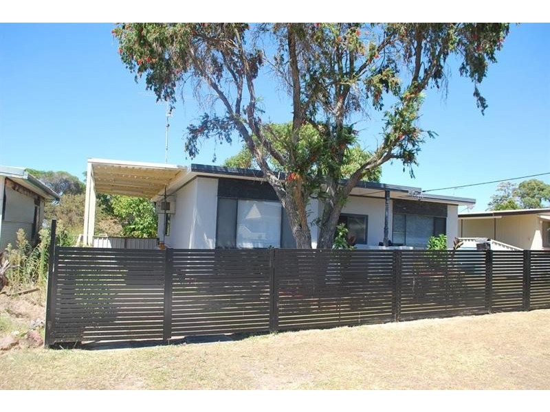 16 Merrendale Ave, Gorokan NSW 2263