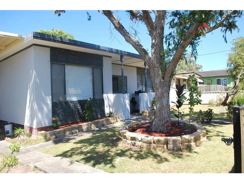 16 Merrendale Ave, Gorokan NSW 2263