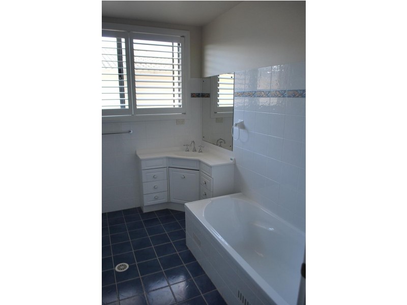 6 Bald St, Norah Head NSW 2263