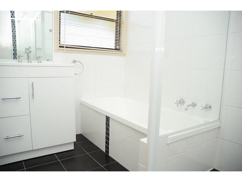 67 Gorokan Dr, Lake Haven NSW 2263