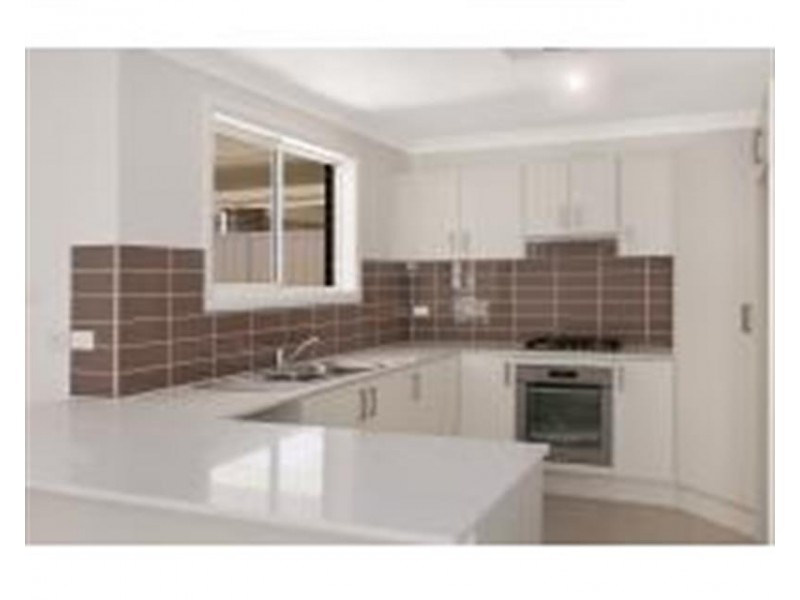 27 Grasstree Ave, Woongarrah NSW 2259