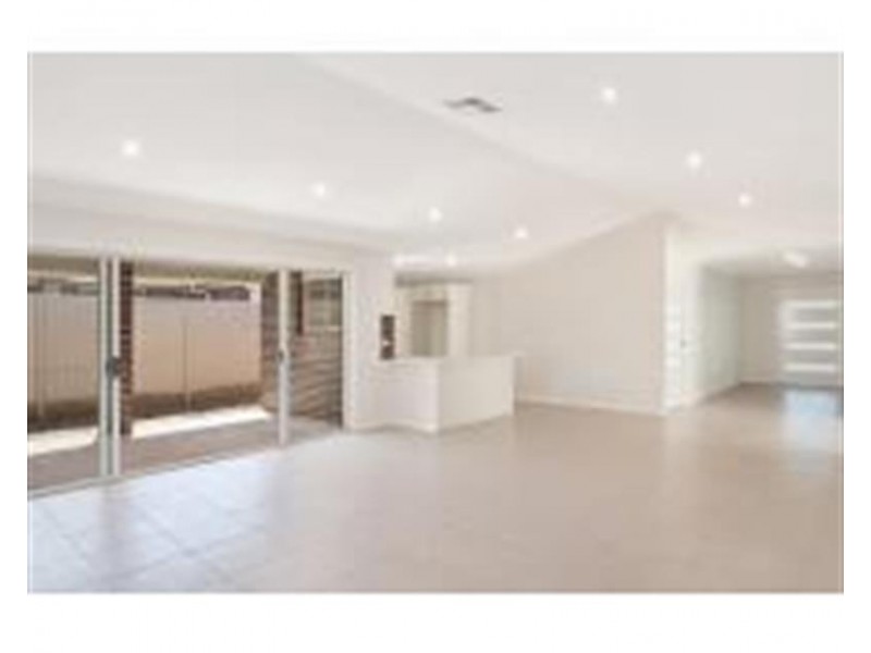 27 Grasstree Ave, Woongarrah NSW 2259