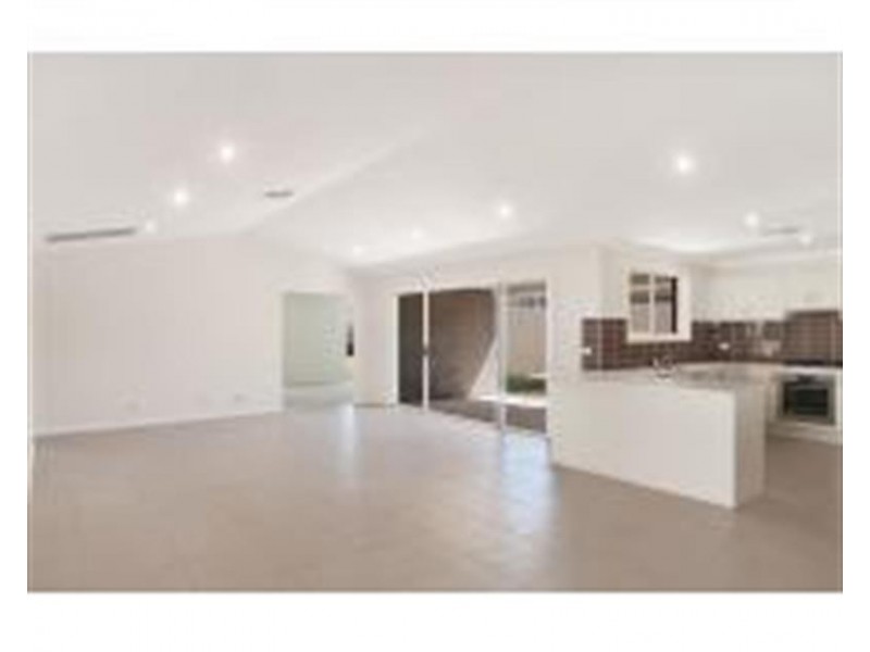27 Grasstree Ave, Woongarrah NSW 2259