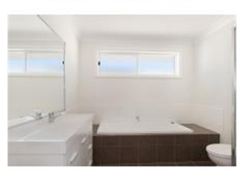 27 Grasstree Ave, Woongarrah NSW 2259