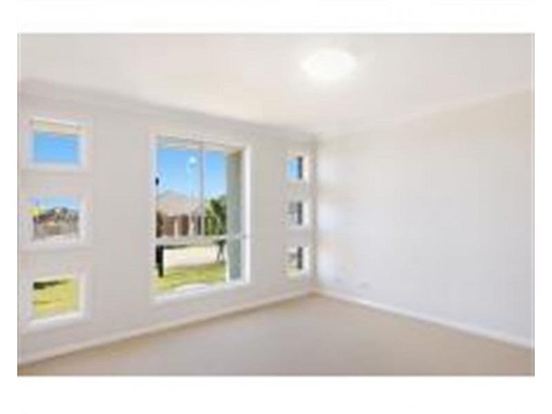 27 Grasstree Ave, Woongarrah NSW 2259