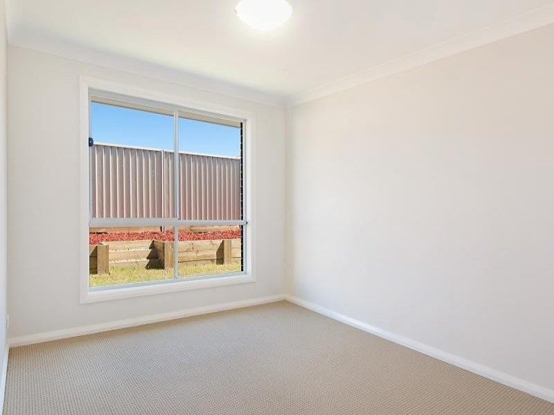 27 Grasstree Ave, Woongarrah NSW 2259