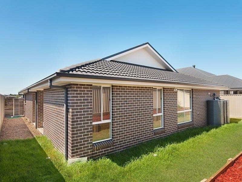 27 Grasstree Ave, Woongarrah NSW 2259