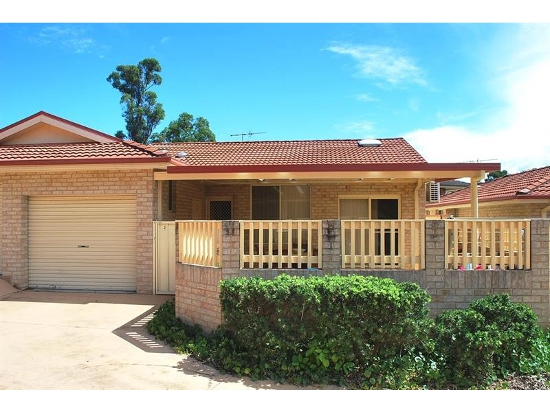 2/2-4 Oxford Dr, Lake Haven NSW 2263