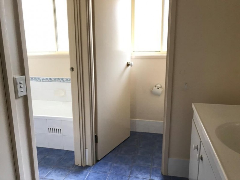 10 Greybox Cl, Hamlyn Terrace NSW 2259
