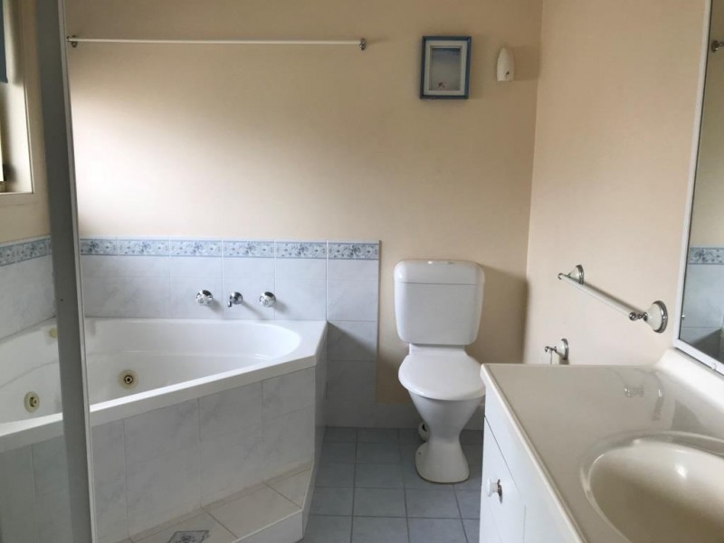 10 Greybox Cl, Hamlyn Terrace NSW 2259